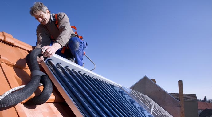 Installation einer Solarthermieanlage Installation einer Solarthermieanlage
