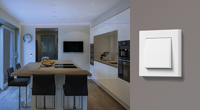 Lichtsteuerung mit den Funkwarnsendern von JUNG | Foto: Jung Lichtsteuerung mit den Funkwarnsendern von JUNG | Foto: Jung