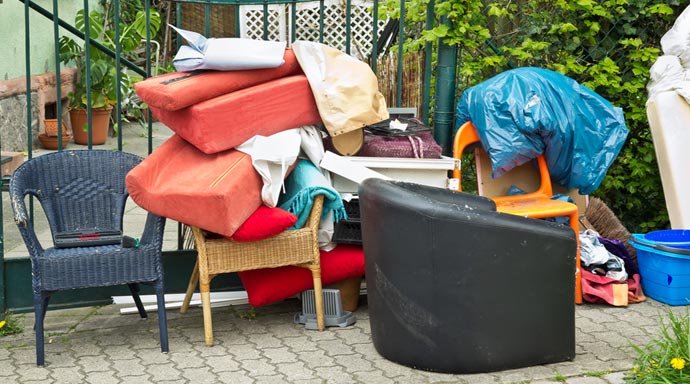 Möbel restaurieren, Möbel selber bauen, Omas alte Möbel, Sperrmüll, Flohmarkt, Europaletten Möbel, Europaletten Couch, 