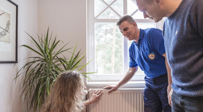 Beratungsgespräch zum Thema richtig heizen im Winter