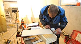 Die Handwerkerrechnung muss, um vom Finanzamt anerkannt zu werden, per Banküberweisung beglichen werden.