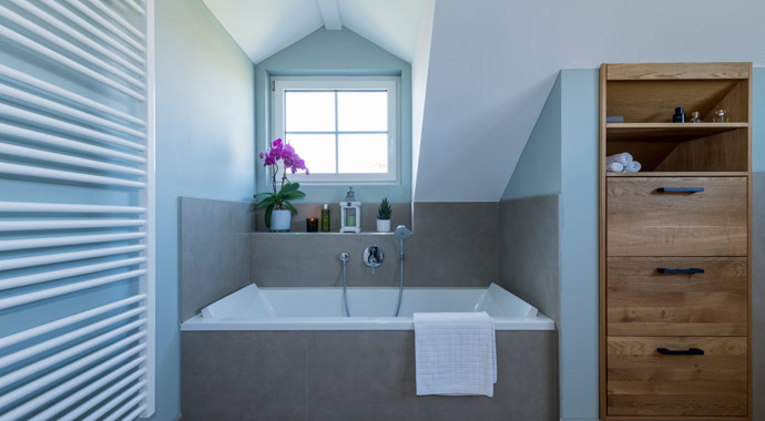 Badezimmer Referenzhaus in Ingersheim von KitzlingerHaus