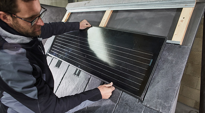 Schieferdach und Photovoltaik-Anlage