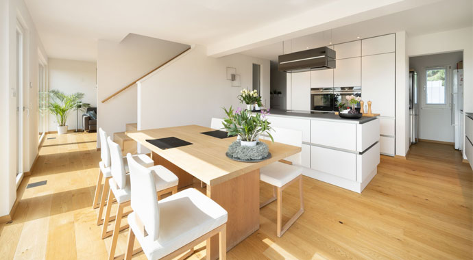 Essbereich Haus Moosthenning von Regnauer Hausbau