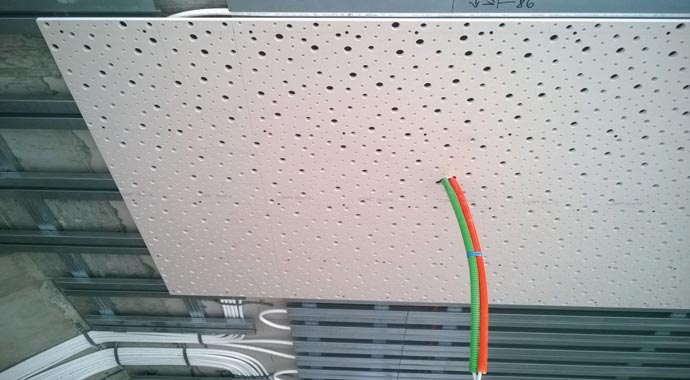 Das Klima-Profilsystem kombiniert mit Akustik-Element. Das Klima-Profilsystem kombiniert mit Akustik-Element.