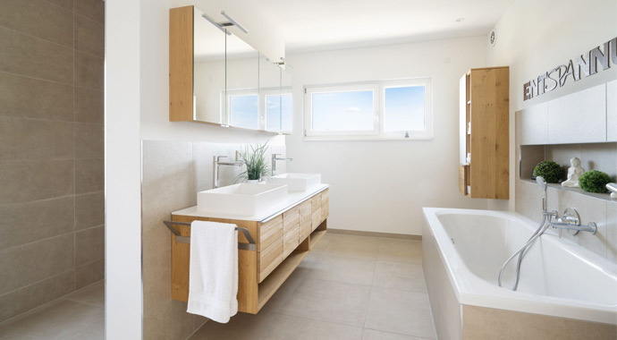 Badezimmer Haus Moosthenning von Regnauer Hausbau