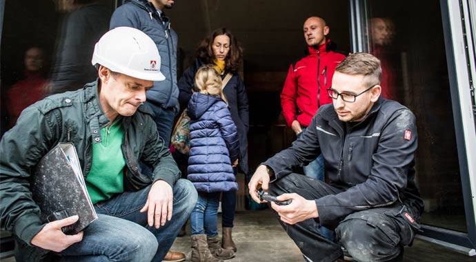 Bausachverständiger des Bauherren-Schutzbundes e.V. beim Vor-Ort-Termin