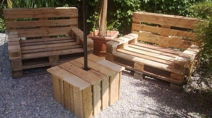 Möbel restaurieren, Möbel selber bauen, Omas alte Möbel, Sperrmüll, Flohmarkt, Europaletten Möbel, Europaletten Couch, 