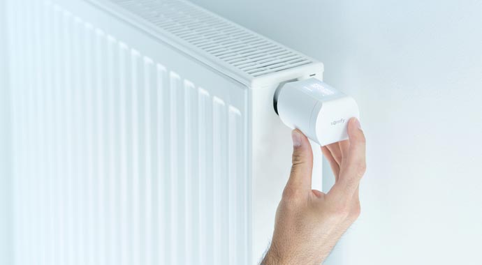 Funkgesteuerter Heizkörper-Thermostat io von Somfy Funkgesteuerter Heizkörper-Thermostat io von Somfy