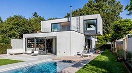 Fertighaus in Massivbauweise Außenansicht Einfamilienhaus München von Dennert Massivhaus