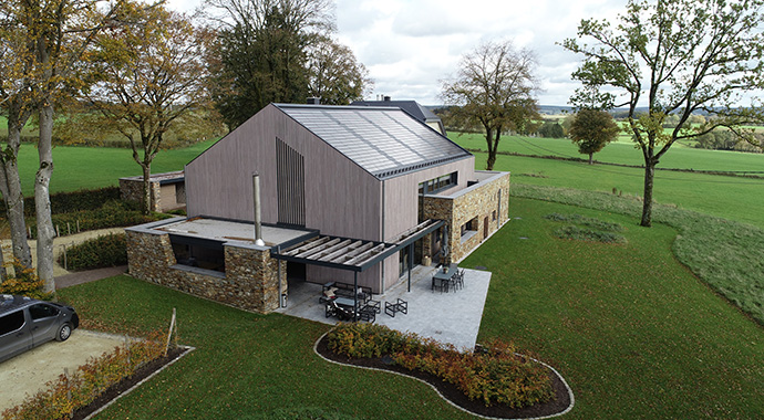 Schieferdach und Photovoltaik-Anlage