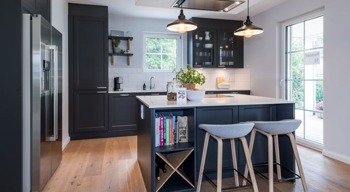 Küche Referenzhaus in Ingersheim von KitzlingerHaus