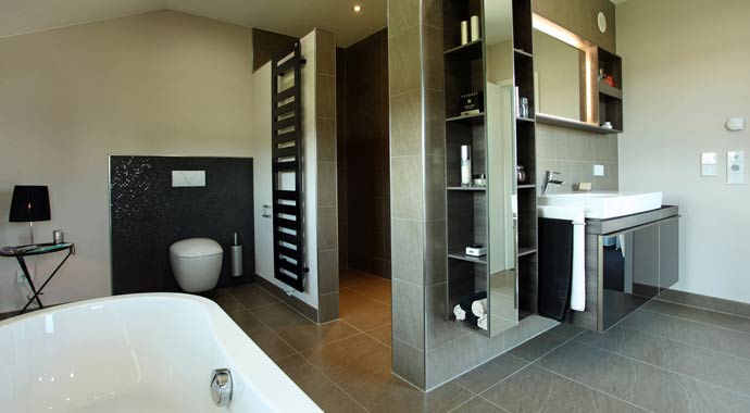 Badezimmer Neo 300 - Musterhaus Hannover von FingerHaus