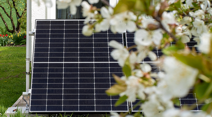Ein Balkonkraftwerk braucht Zustimmung | Foto: Family Home Verlag Ein Balkonkraftwerk braucht Zustimmung