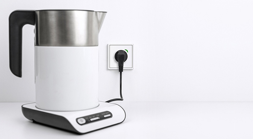 Standmixer angeschlossen an smarte Steckdose | Foto: JUNG