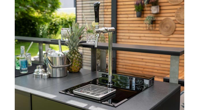 Outdoor Cocktailbar mit Zapfanlage von Grillfürst