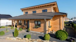 Blockbauweise Außenansicht Massivholzhaus Neffelbach von Fullwood