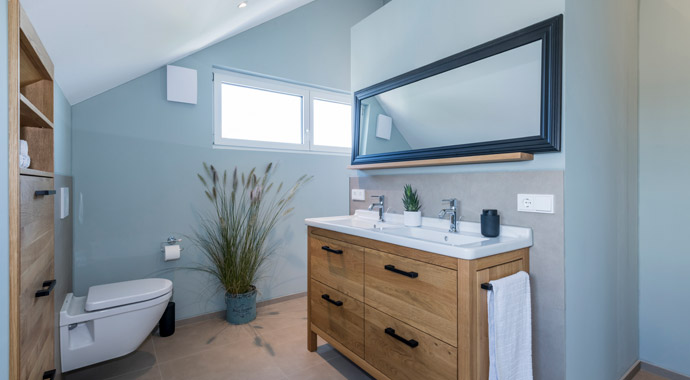 Badezimmer Referenzhaus in Ingersheim von KitzlingerHaus