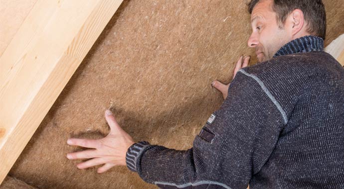 Einbau einer Zwischensparrendämmung aus ökologischen Dämmstoffen Einbau einer Zwischensparrendämmung aus ökologischen Dämmstoffen