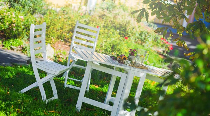 Gartenmöbel aufbereitet mit Aqua Holzlasur und Lack von Auro Gartenmöbel aufbereitet mit Aqua Holzlasur und Lack von Auro