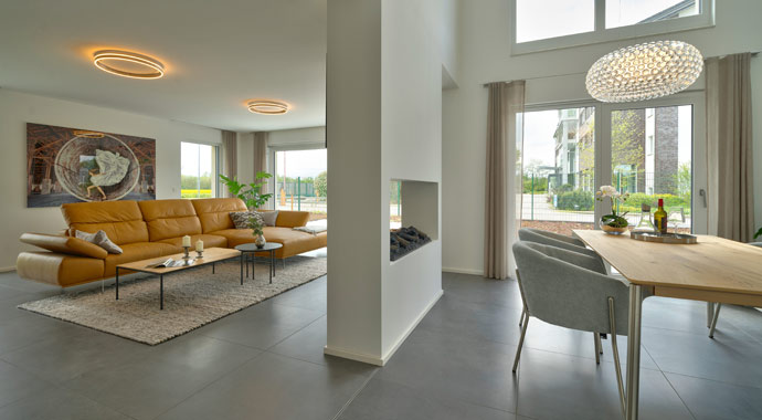Wohnbereich Musterhaus Stockhom von HELMA Eigenheimbau