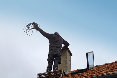 Schornsteinfeger bei der Arbeit Schornsteinfeger bei der Arbeit