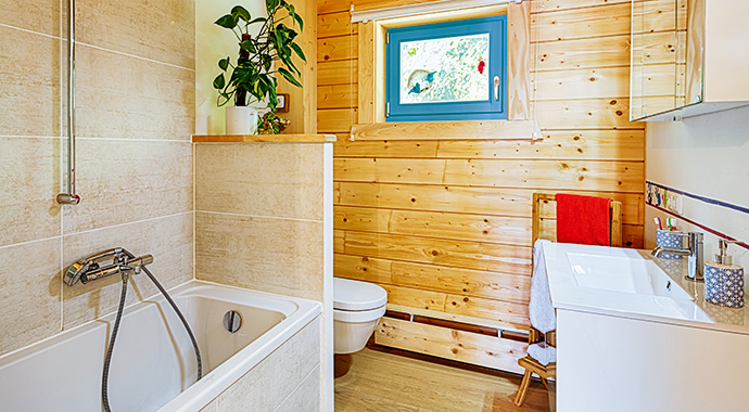Badezimmer Blockhaus "Rex" Variante 2 | Bild: LéonWood®
