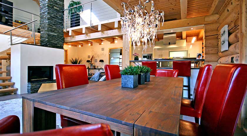 LéonWood Alaska Essbereich