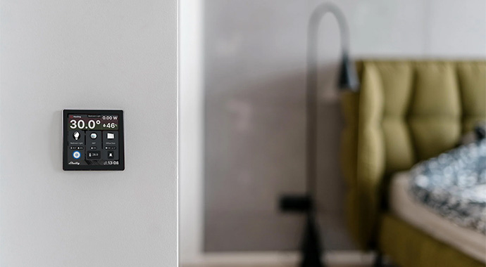 Das Shelly Wall Display ist immer aktiv und bildet sozusagen die Schaltzentrale für alle installierten Shelly Produkte. | Shelly