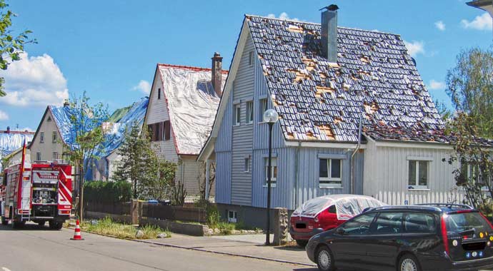 Dächer mit Sturm- und Hagelschaden Dächer mit Sturm- und Hagelschaden