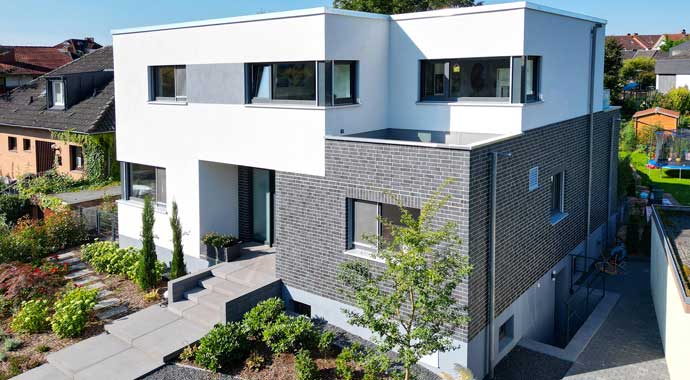 Außenansicht Bauhaus auf Bestandskeller von Meisterück-Haus