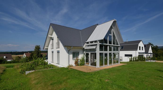 Fertighaus Weiß Kundenhaus Kienhöfer Außenansicht