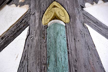 Symbolbild Schnitzereien