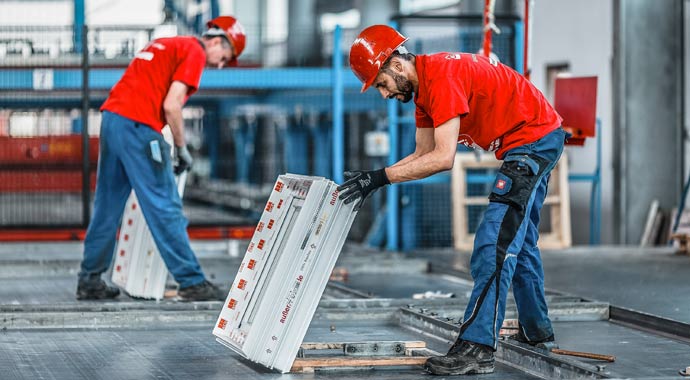 Fenstermontage im Fertikteilwerk